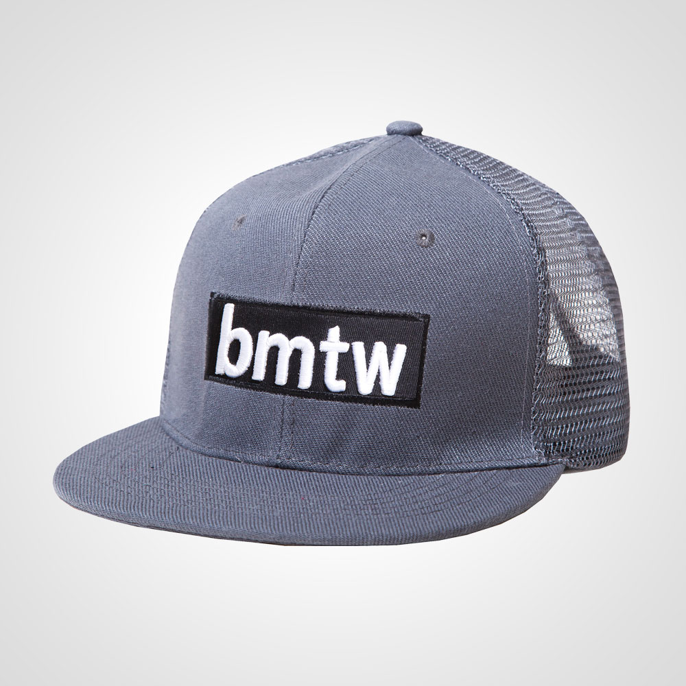 bmtw BOXロゴストレートメッシュキャップ
