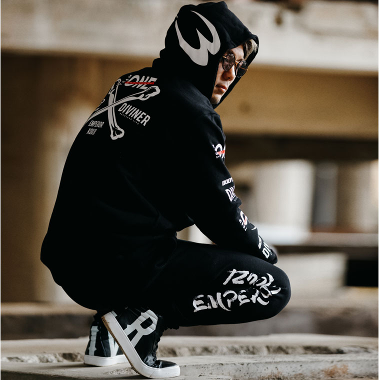 TEAM ONE×DIVINER×BODYMAKERコラボセットアップ