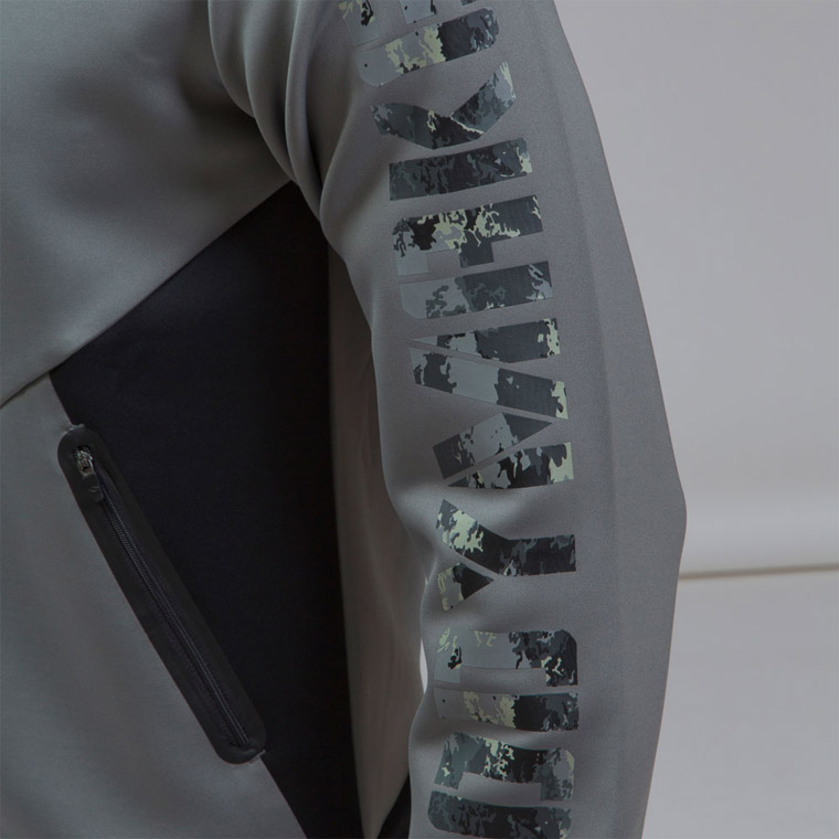 ストレッチテクニカルジップパーカー2